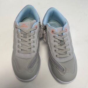 Women’s Friendly Shoes Voyage Concrete Jungle size 6